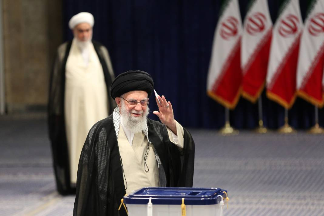 İran sandık başında! Reisi'nin halefi kim olacak? - Resim: 9